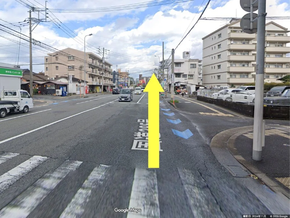 国道385号（みやけ通り）を天神方面へ進みます。